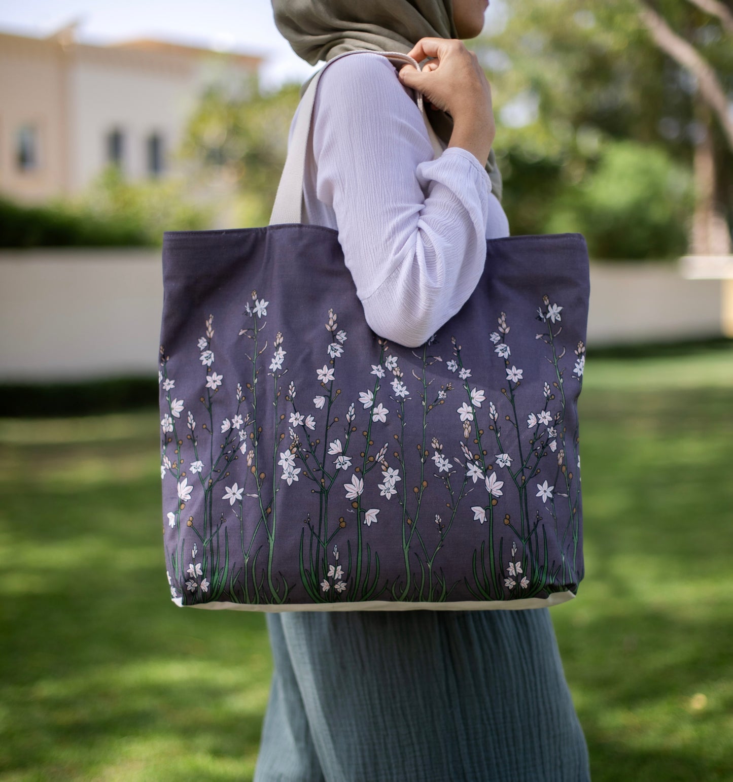 Asphodel on Dusty Mauve - Large Market Tote Bag